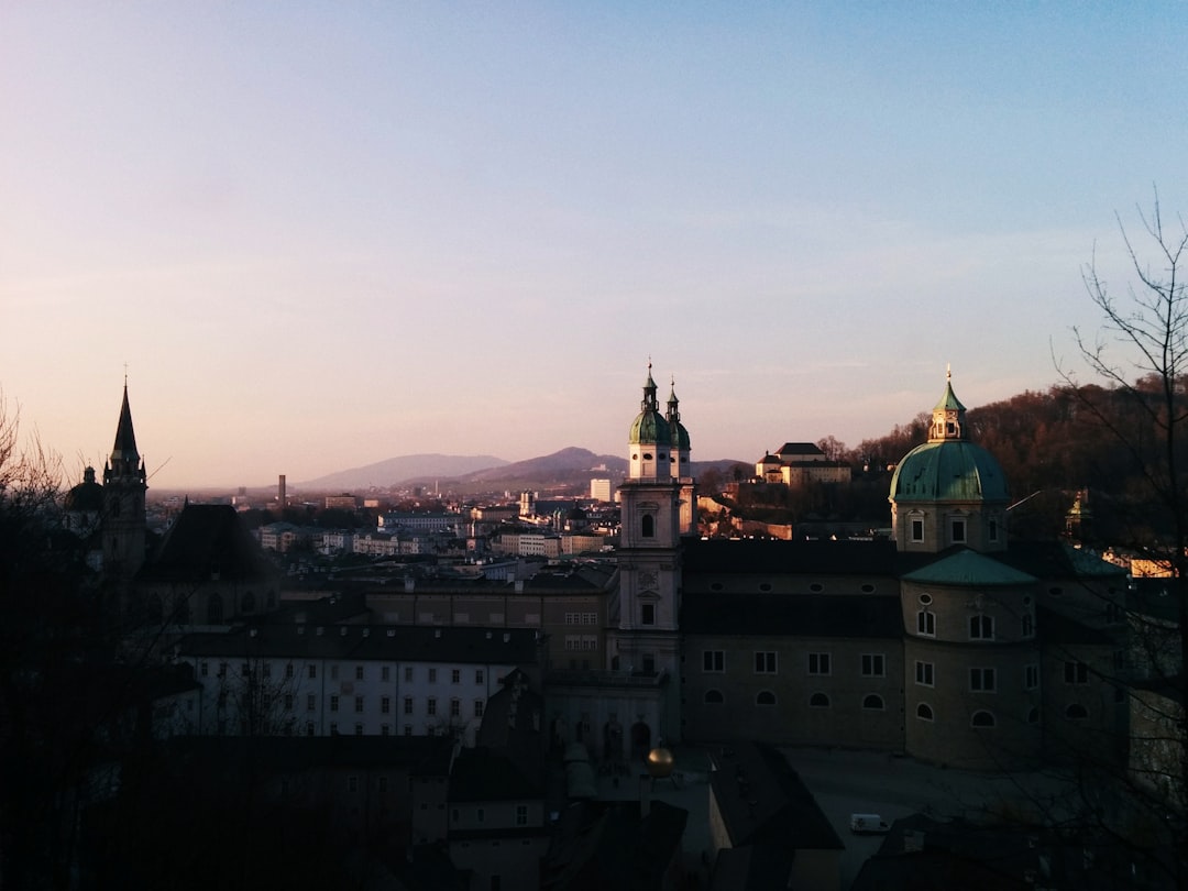 Erkunde Österreichs Architekturjuwelen: Die beeindruckendsten Bauwerke entdecken!